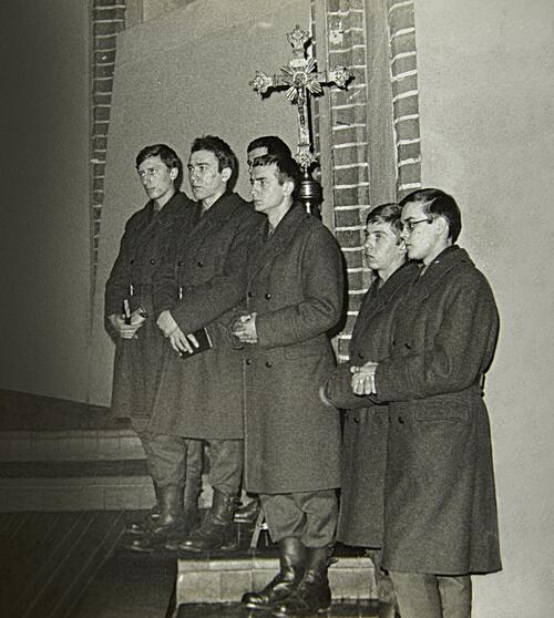 „Wybić z głowy kapłaństwo”. Służba alumnów w Ludowym Wojsku Polskim 1955–1980
