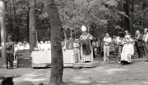 Msza św. pogrzebowa 10 sierpnia 1991 r., którą odprawiał ks. bp Sławoj Leszek Głódź.